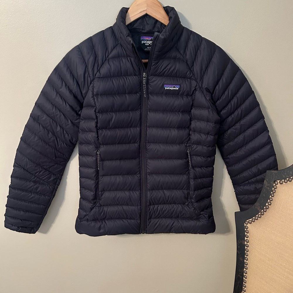 Patagonia Women's Black Puffer Jacket - Picture 4 of 11